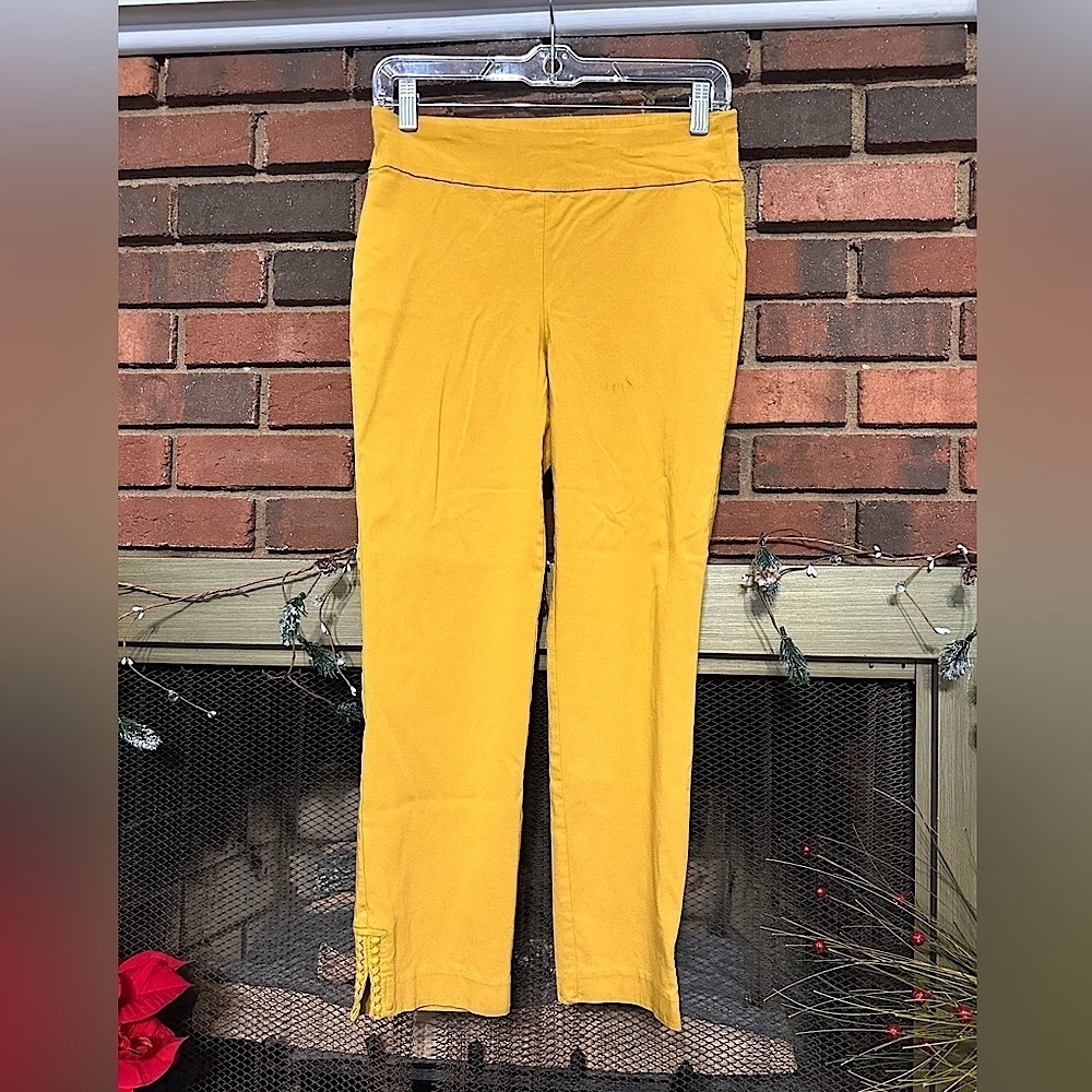 #6)  Van Heusen stretch Extensive yellow pants.great condition.
